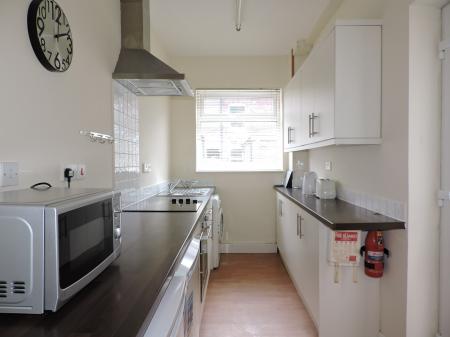 4 bedroom Terraced House to let in Hart Street, Lenton, Nottingham, NG7