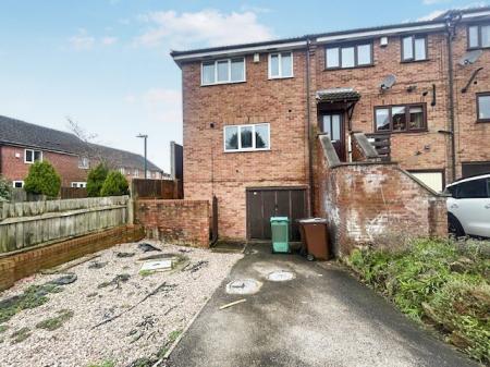 3 bedroom Town house to let in Harvest Close, Top Valley, Nottingham, NG5