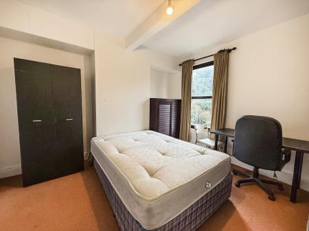 4 bedroom Terraced House to let in Beeston Road, Dunkirk, Nottingham, NG7