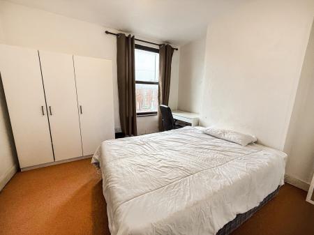 4 bedroom Terraced House to let in Beeston Road, Dunkirk, Nottingham, NG7