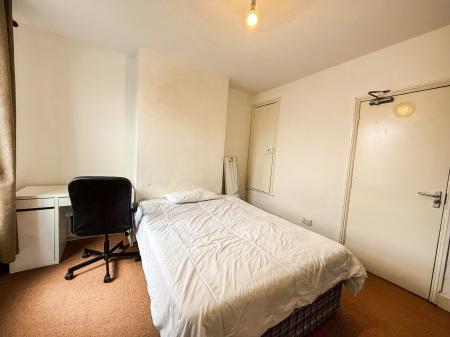 4 bedroom Terraced House to let in Beeston Road, Dunkirk, Nottingham, NG7