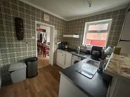 3 bedroom Detached house for sale in Oakfields Road, Nottinghamshire, Nottingham, NG2
