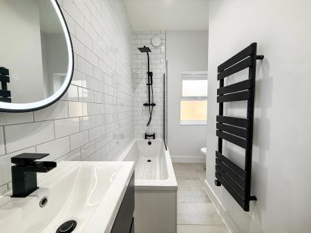 2 bedroom Flat to let in Meadow Road, Beeston, NG9