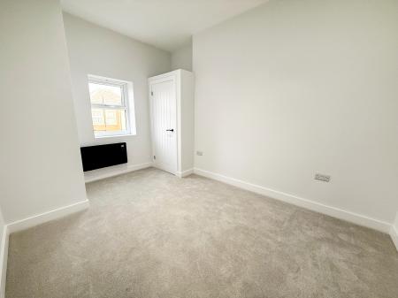 2 bedroom Flat to let in Meadow Road, Beeston, NG9