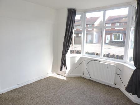 3 bedroom Semi-detached house to let in Carisbrooke Avenue, Beeston, NG9