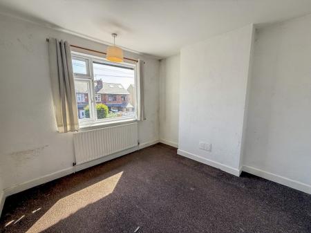 3 bedroom Semi-detached house to let in Carisbrooke Avenue, Beeston, NG9