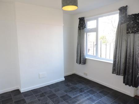 3 bedroom Semi-detached house to let in Carisbrooke Avenue, Beeston, NG9