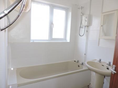 3 bedroom Semi-detached house to let in Carisbrooke Avenue, Beeston, NG9