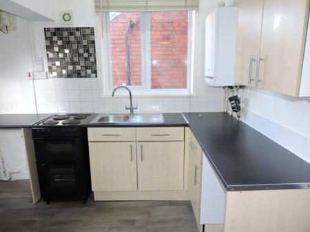 3 bedroom Semi-detached house to let in Carisbrooke Avenue, Beeston, NG9