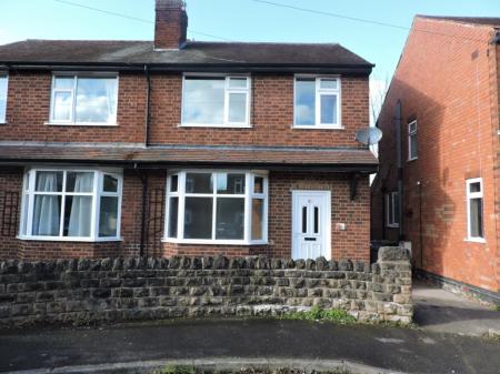 3 bedroom Semi-detached house to let in Carisbrooke Avenue, Beeston, NG9