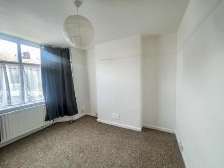 3 bedroom Semi-detached house to let in Carisbrooke Avenue, Beeston, NG9