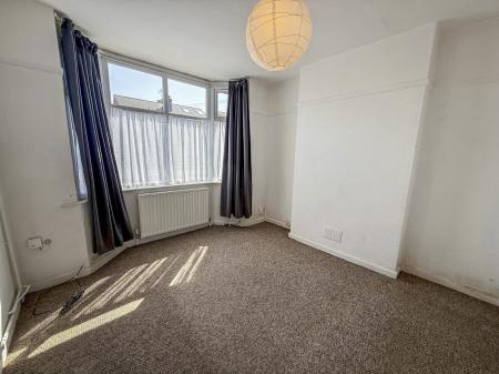 3 bedroom Semi-detached house to let in Carisbrooke Avenue, Beeston, NG9