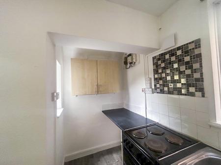 3 bedroom Semi-detached house to let in Carisbrooke Avenue, Beeston, NG9