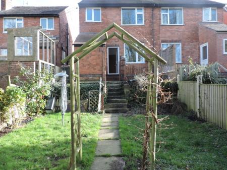 3 bedroom Semi-detached house to let in Carisbrooke Avenue, Beeston, NG9