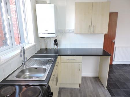 3 bedroom Semi-detached house to let in Carisbrooke Avenue, Beeston, NG9