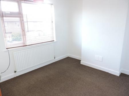 3 bedroom Semi-detached house to let in Carisbrooke Avenue, Beeston, NG9