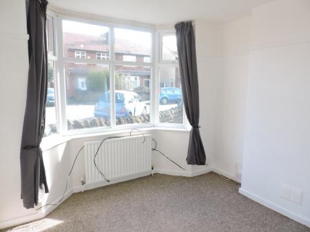 3 bedroom Semi-detached house to let in Carisbrooke Avenue, Beeston, NG9