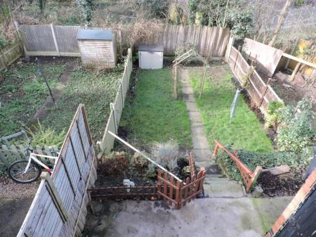 3 bedroom Semi-detached house to let in Carisbrooke Avenue, Beeston, NG9