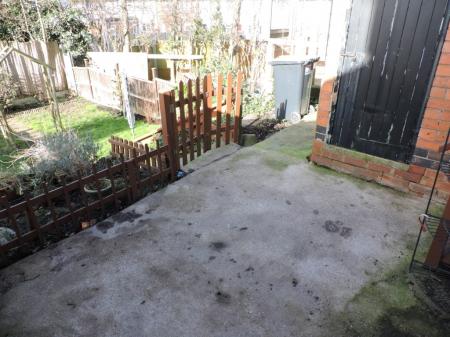 3 bedroom Semi-detached house to let in Carisbrooke Avenue, Beeston, NG9