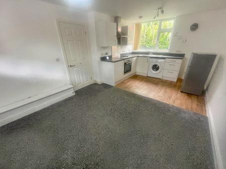 2 bedroom Flat to let in Vivian Avenue, Nottingham, Carrington, NG5