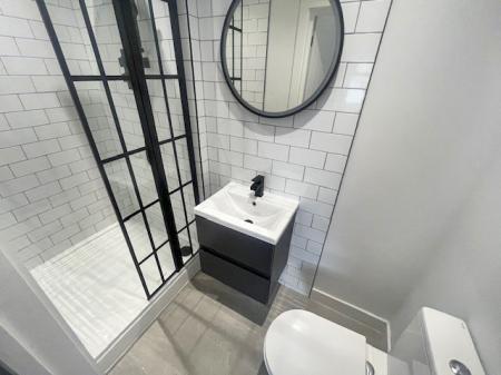 2 bedroom Flat to let in Meadow Road, Beeston, NG9