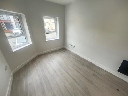 2 bedroom Flat to let in Meadow Road, Beeston, NG9