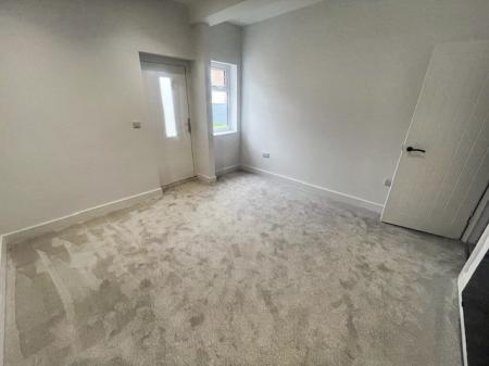 2 bedroom Flat to let in Meadow Road, Beeston, NG9