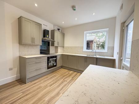 4 bedroom Terraced House to let in Haddon Road, West Bridgford, NG2