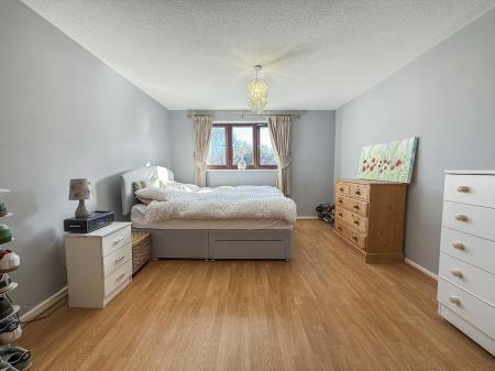 4 bedroom Detached house for sale in Ramblers Close, Colwick, NG4