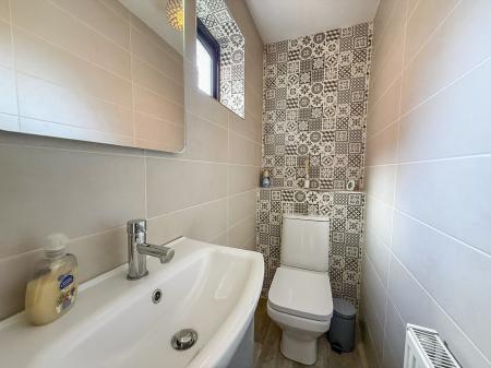 4 bedroom Semi-detached house for sale in Ramblers Close, Colwick, NG4