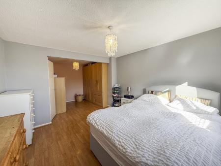 4 bedroom Semi-detached house for sale in Ramblers Close, Colwick, NG4