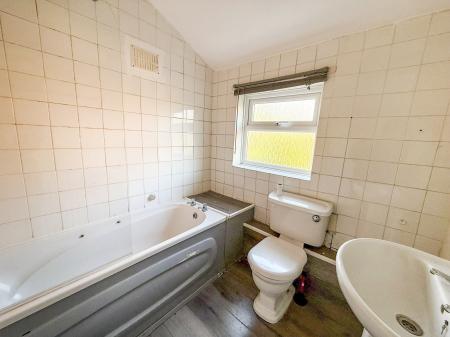 3 bedroom Semi-detached house to let in Berridge Road, Forest Fields, Nottingham, NG7