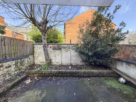 3 bedroom Semi-detached house to let in Berridge Road, Forest Fields, Nottingham, NG7