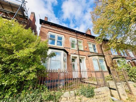 6 bedroom Semi-detached house to let in Woodborough Road, Nottingham, NG3