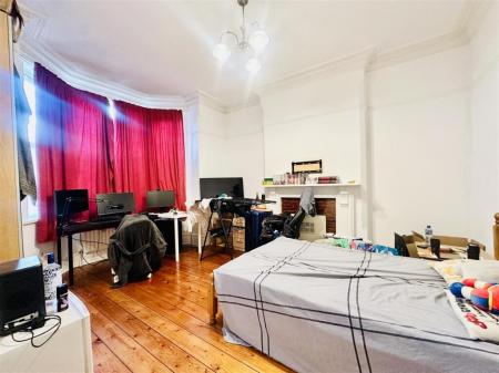 6 bedroom Semi-detached house to let in Woodborough Road, Nottingham, NG3