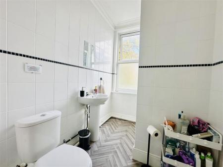 6 bedroom Semi-detached house to let in Woodborough Road, Nottingham, NG3