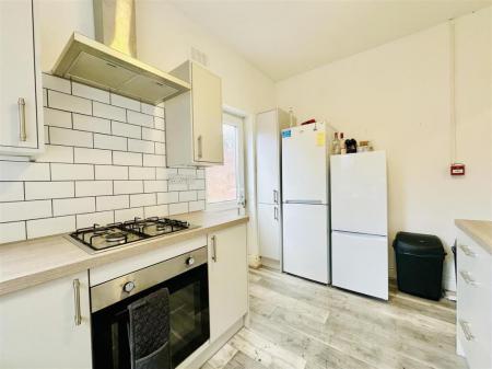 6 bedroom Semi-detached house to let in Woodborough Road, Nottingham, NG3