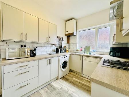 6 bedroom Semi-detached house to let in Woodborough Road, Nottingham, NG3