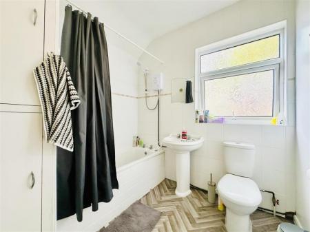 6 bedroom Semi-detached house to let in Woodborough Road, Nottingham, NG3