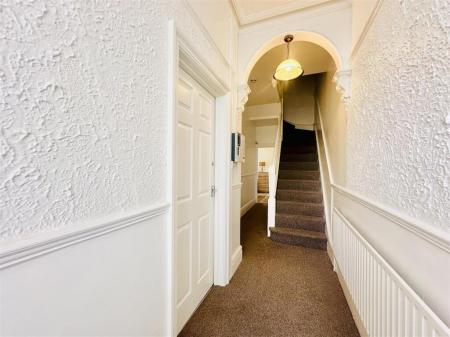 6 bedroom Semi-detached house to let in Woodborough Road, Nottingham, NG3