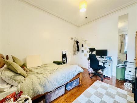 6 bedroom Semi-detached house to let in Woodborough Road, Nottingham, NG3