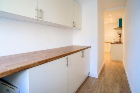 8 bedroom Semi-detached house to let in Queens Road, Beeston, NG9