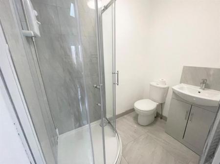 6 bedroom Semi-detached house to let in Coventry Road, Beeston, NG9