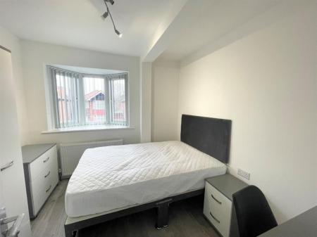 6 bedroom Semi-detached house to let in Coventry Road, Beeston, NG9