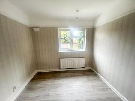 3 bedroom Flat to let in Sherborne Road, Nottingham, Aspley, NG8