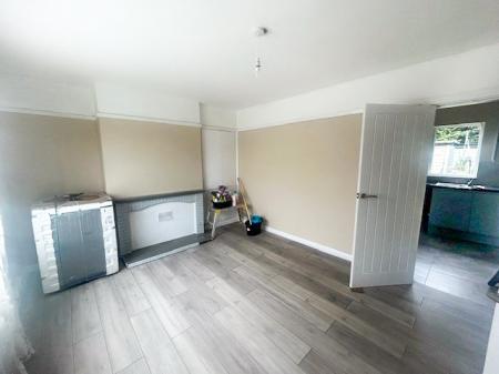 3 bedroom Flat to let in Sherborne Road, Nottingham, Aspley, NG8