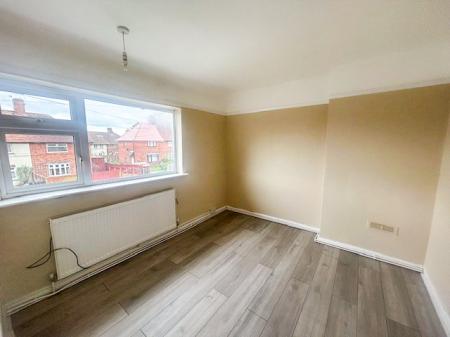 3 bedroom Flat to let in Sherborne Road, Nottingham, Aspley, NG8