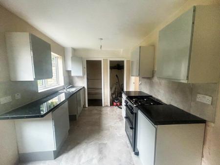 3 bedroom Flat to let in Sherborne Road, Nottingham, Aspley, NG8