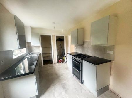 3 bedroom Flat to let in Sherborne Road, Nottingham, Aspley, NG8