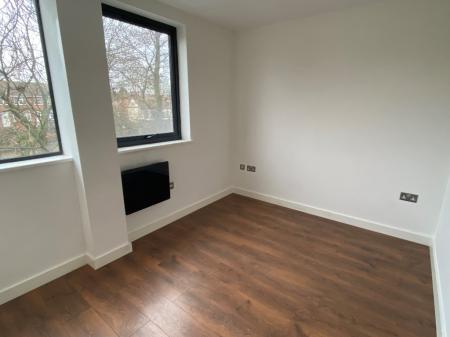 2 bedroom Flat to let in Carlton Square, Carlton, Nottingham, NG4